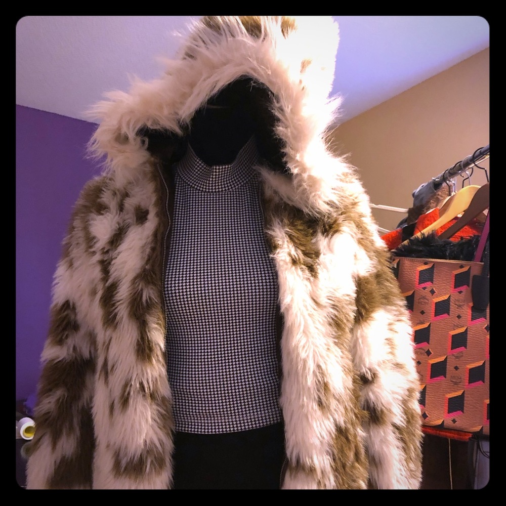 Faux fur jacket w/ tag